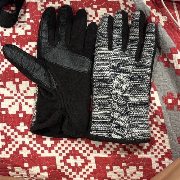 ISOTONER Signature Smart Touch Casual Finger Glove - Picture 2 of 4